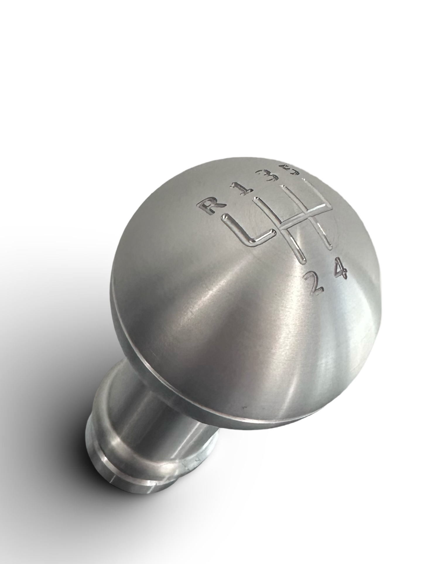 Exquisite two-piece aluminum 5-speed gear shifter knob.